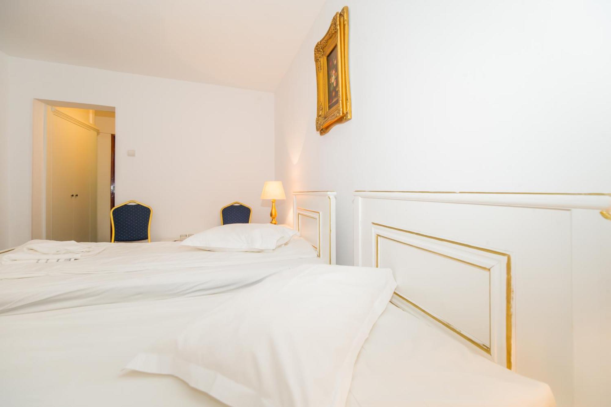 Hotel Cetate 3*